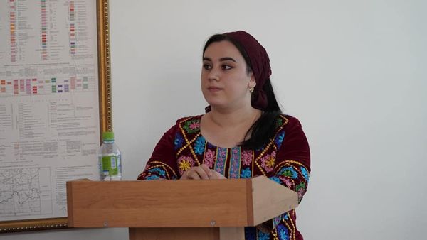 Боз як муаллимаи ҷавони Донишгоҳи милли Тоҷикистон соҳиби унвони илмӣ гардид