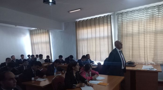 Санаи 20.10.2022 дарси кушоди профессори кафедраи моделсозии математикӣ ва компютерӣ Одинаев Раим Назарович дар гуруҳи тоҷикии курси 4 ихтисоси информатика баргузор гардид. Суратгузориш аз рафти дарси кушод