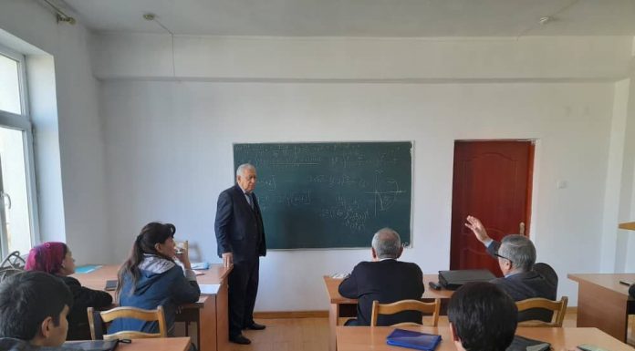 Санаи 27.10.2022 дар кафедраи математикаи олии факултети механикаю математикаи Донишгоҳи миллии Тоҷикистон семинари илми профессори кафедра Сатторов А.С дар мавзуъӣ Таҳлили тасвири интеграли муодилаи дифференсиалии таназзулёбандаи ҷинси омехта баргузор гардид. Суратгузориш дар рафти семинар.