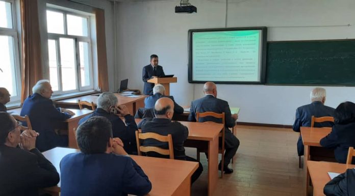 Имруз 1.03.2023 дар факултет семинари илми баргузор гардид ки дар он докторанти PhD Садокив М.О. дар мавзуи Исследование задач о полиномиальных решениях уравнений с частными производными баромади илми намуд