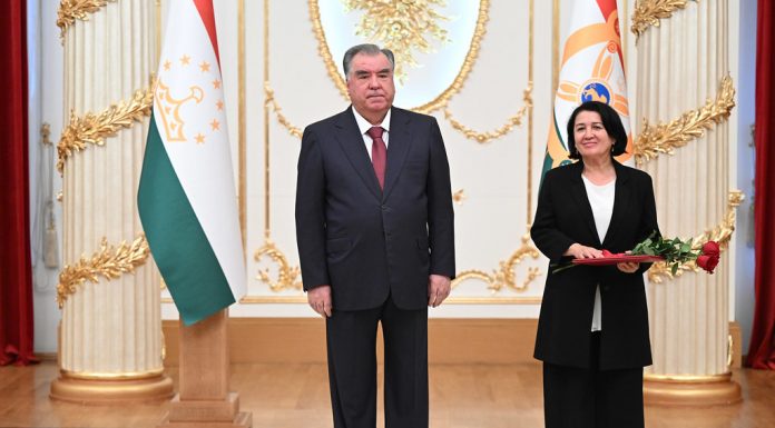 МУКОФОТҲОИ ДАВЛАТӢ БА УСТОДОНИ ДОНИШГОҲ